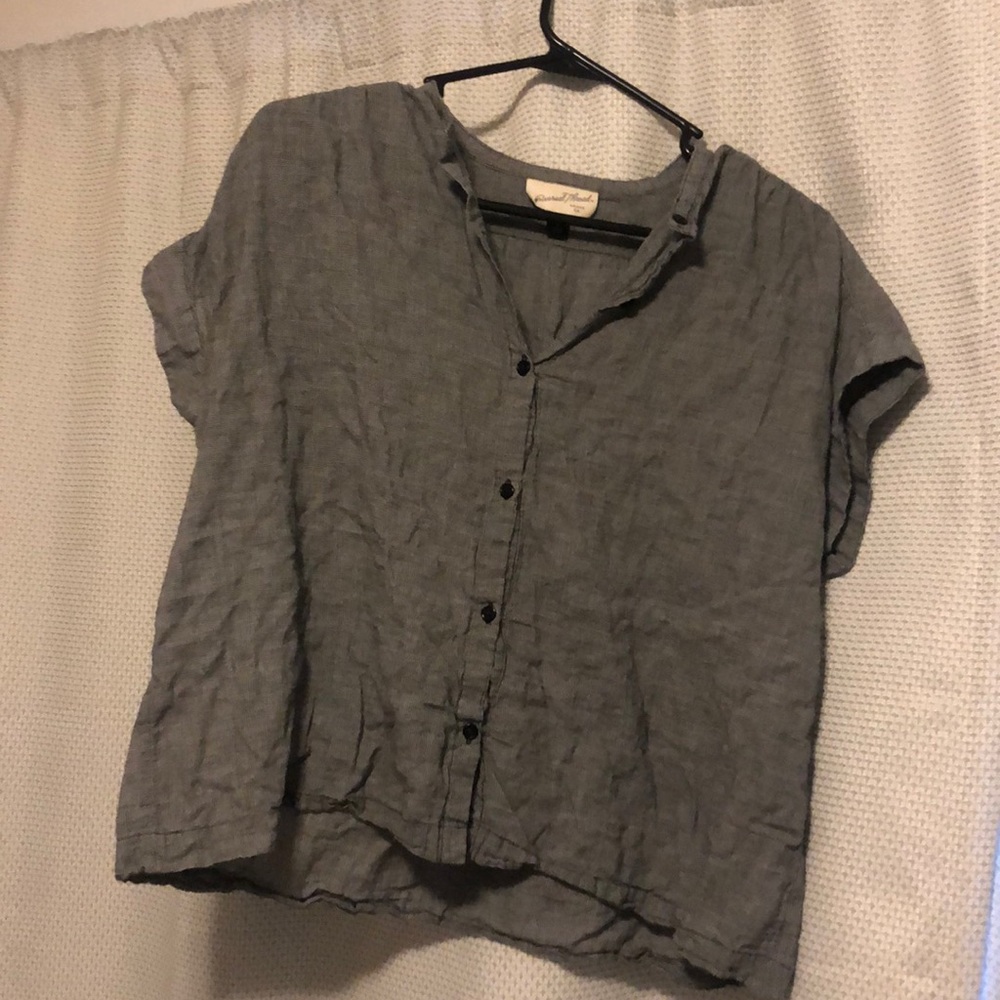Button t-shirt